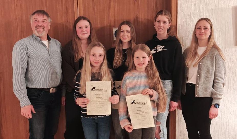 Die geehrten Mitglieder sind stolz auf ihre erbrachten Leistungen.