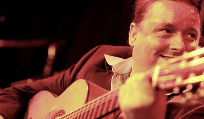 Tim Schikoré ist ein echter Virtuose an der Gitarre.