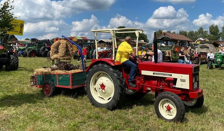 Das Erntefestkomitee und der Festwirt laden herzlich zum 121. Erntefest in Ströhe Spreddig ein.