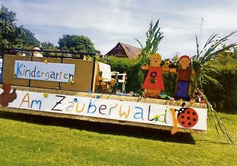 Der Erntefestumzug startet dieses Jahr in der Weide „Sandhauser Moor“, die Aufstellung erfolgt ab ab 12 Uhr.