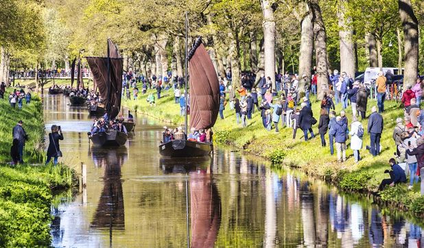 Die Torfkahnarmada ist für die Zuschauer ein besondere Anblick und für die Skipper eine atemberaubende Erfahrung.