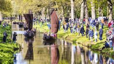 Die Torfkahnarmada ist für die Zuschauer ein besondere Anblick und für die Skipper eine atemberaubende Erfahrung.