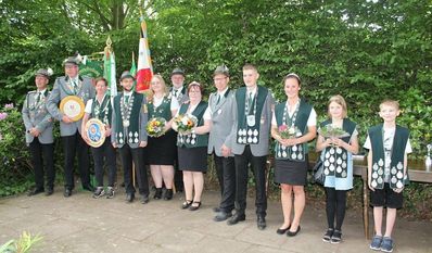 Die amtierende Königsfamilie freut sich auf ein schönes Schützenfest mit vielen Gästen.