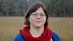 Janina Burkhard liebt das Landleben und bleibt im Homeoffice trotzdem mit der ganzen Welt in Kontakt.