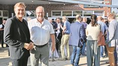 Manfred Mühler (rechts)  und Boris Thomas luden zum alljährlichen Sommerfest der Wirtschaftsgilde, dieses Mal direkt am Hafen.