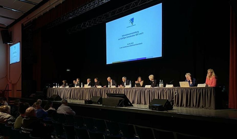 Die Stadtverwaltung will das Lernhaus und die IGS Buschhausen zu gleichberechtigten Gesamtschulen machen - zustimmen müssen Eltern, Stadtrat und das Land.