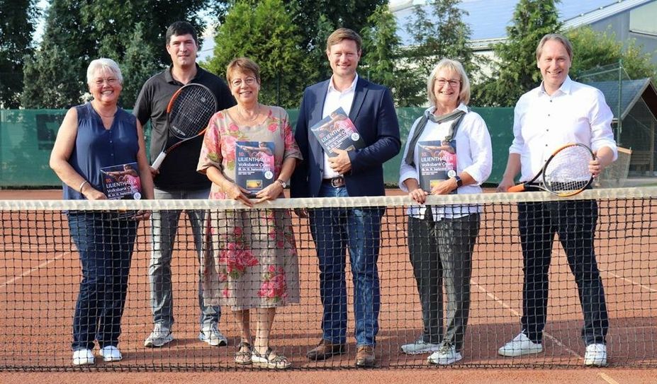 Voller Vorfreude: Eva John, Philip Nitzsche, Ute Goertz, Bürgermeister Kim Fürwentsches, Susanne Hogenkamp und Jens Themsen.
