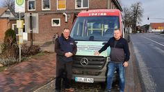 Herbert Welskop (li.) wird als neuer Fahrer derzeit von Wolfgang Schlünzen eingewiesen.