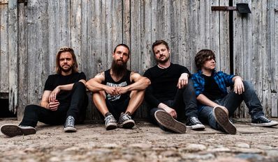 Die Band „Pure Tonic“ setzt als Co-Headliner auf zeitgemäßen Hardrock-Sound.
