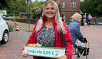 Losverkäuferin und Sparkassenmitarbeiterin Luisa in Aktion