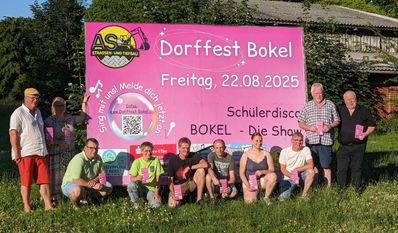 Das Organisationsteam hat viel Zeit und Arbeit in das anstehende Dorffest gesteckt und freut sich auf viele Besucher.