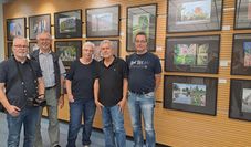Im Kreishaus zeigen die Fotokünstler nun ihren Blick auf O-Beck City. Anwesende der Fotogruppe zur Ausstellungseröffnung (von links): Klaus Rex, Rudolf Kretschmann, Annette Hahlbeck, Volker Hahlbeck und Alexander Kopp.