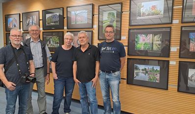 Im Kreishaus zeigen die Fotokünstler nun ihren Blick auf O-Beck City. Anwesende der Fotogruppe zur Ausstellungseröffnung (von links): Klaus Rex, Rudolf Kretschmann, Annette Hahlbeck, Volker Hahlbeck und Alexander Kopp.