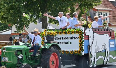 Auch das Osterholzer Erntefestkomitee ist natürlich mit einem eigenen Festwagen vertreten.