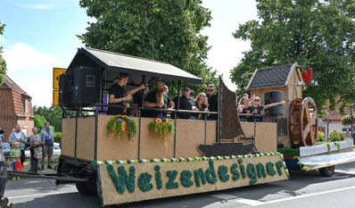 Für die Teilnehmenden des Festumzuges ist kein Weg zu weit.