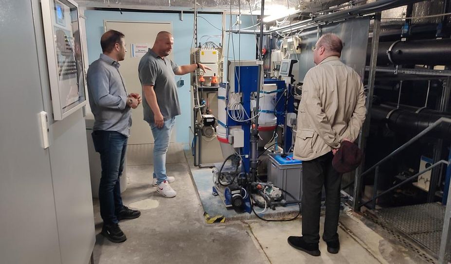 Kürzlich trafen sich einige Mitglieder der Bremervörder CDU-Fraktion im Beisein einiger Techniker mit Fachbereichsleiter Sascha Doege (Bildmitte), um sich über die Probleme zu informieren.