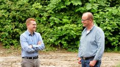 Ortsbürgermeister Dirk Stelling vor Ort im Gespräch mit Jacobs-Geschäftsführer Ingo Jeschke.