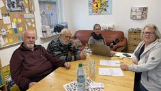 Grüne Vertreter des Bremervörder Ortsverbandes am Tisch mit Sabine Schneider (3. v. li.).