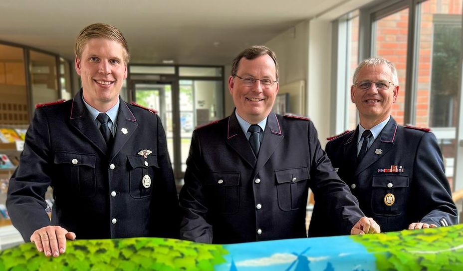 Chris Hartmann (Mitte) mit seinen beiden Stellvertretern Hendrik Mahnken (links) und Michael Dirschauer.