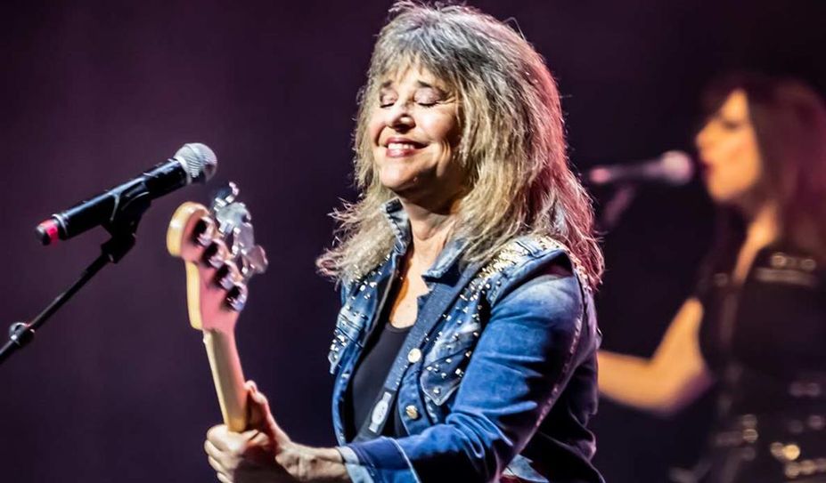 Suzi Quatro auf der Bühne im London Palladium im November 2023.