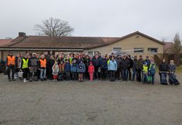 Die Helfer:innen beim Landschaftsputz in Elm.