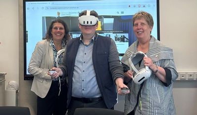 Britta Weidling (Leiterin des Amtes für Bildung), Patrick Jäkel (Leiter des Medienkompetenzzentrums) und Erste Kreisrätin Heike Schumacher.