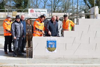 Der Bau der neuen Dorfgemeinschaftshalle geht endlich weiter.
