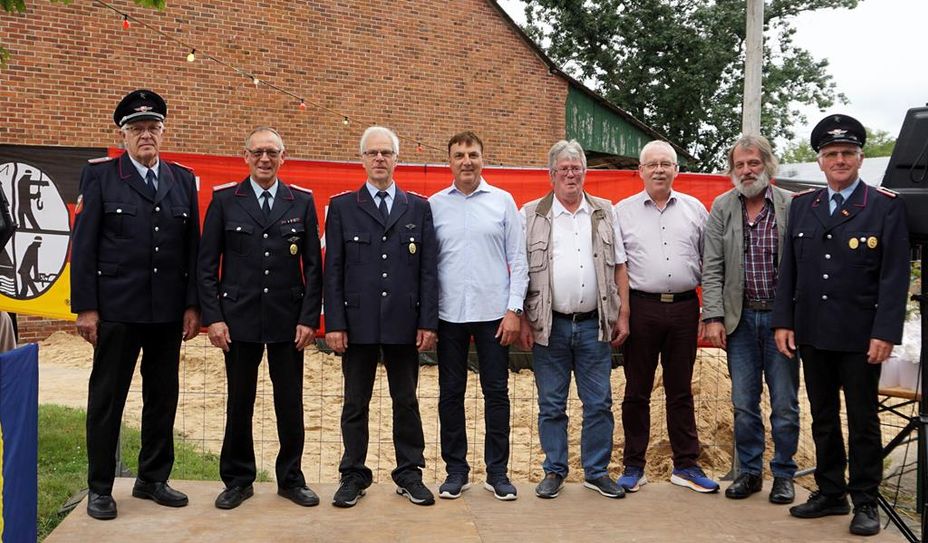 Die Gruppe der ersten Stunde hält bis heute den Kontakt zu ihrer Feuerwehr.
