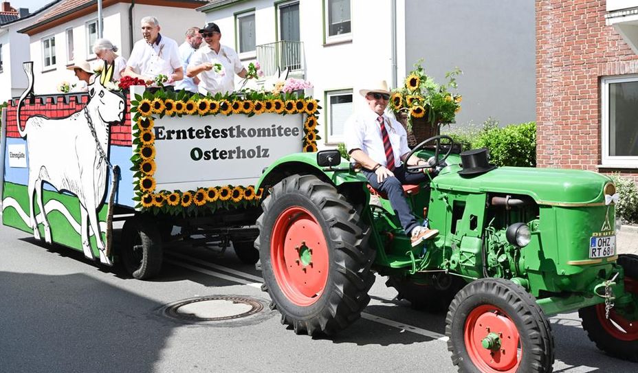 Auch das Erntefestkomitee wird beim Umzug am Sonntag mit einem Wagen dabei sein.