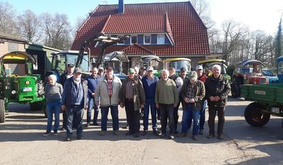 Bei strahlendem Frühlingswetter startete die bunt gemischte Gruppe anschließend zur ersten Ausfahrt durch die Feldmarken von Byhusen, Farven und Kutenholz.