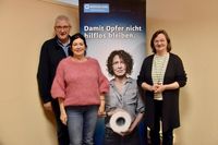 (v. l.) Der Außenstellenleiter vom Landkreis Rotenburg, Jürgen Schulz, sowie Katarzyna Makol und Gabriele Gröning stehen Kriminalitätsopfern in und um Bremervörde hilfreich zur Seite.