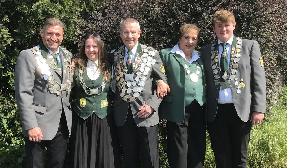 Das Königshaus aus Borgfeld genießt die letzten Tage im Amt, am Schützenfest-Montag werden die Nachfolger proklamiert.