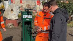 Der Bauhof hat die neue Radservicestation beim Murkens Hof aufgebaut.