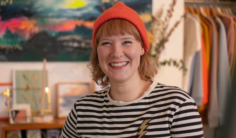 Stephanie Tost hat schon immer gerne und viel „nebenbei“ gemalt, bevor sie den Mut fasste, ihr Hobby zum Beruf zu machen.