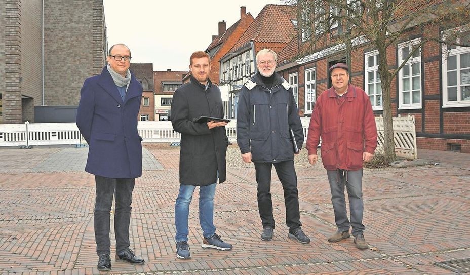 (v. l.) Jochen Hake, Dirk-Frederik Stelling, Lothar Tabery und Fridtjof Schröter haben sich zu möglichen Plänen der Straßenführungen geäußert.