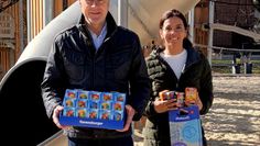 Gnarrenburgs Ortsbürgermeister Ralf Rimkus und die Vorsitzende der Touristik Gnarrenburg e. V., Melanie Blank, freuen sich auf viele strahlene Kinderaugen.