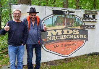 Ralf Oetjen (links) und DJ Matschi freuen sich, viele neue und altbewährte Gäste begrüßen zu dürfen.