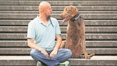 Holger Schüler mit Hund Dakota.