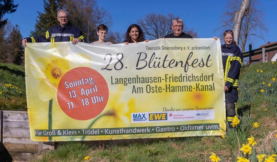 (v. l.) Rüdiger Meyer von der Freiwilligen Ortsfeuerwehr, Inga Tietjen, Melanie Blank und Frank Tietjen vom Touristikverein sowie Bianca Kahrs, Ortsbrandmeisterin.