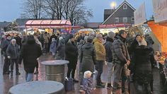 Der Weihnachtsmarkt bietet die perfekte Gelegenheit, um mit Freunden einen entspannten Abend zu verbringen.