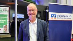 Sven Plöger, ist vielen Menschen bekannt als „Wetterfrosch“ der ARD und in Fernsehsendungen wie den „Tagesthemen“ und „Wetter vor acht„ zu sehen.