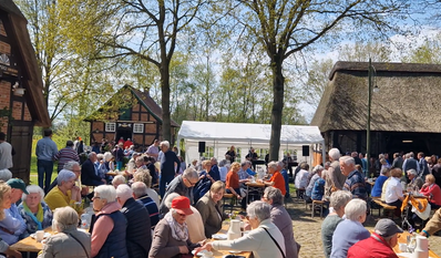 Der Lilienhof in Worphausen wird wieder zum Schauplatz des Backtags und Kunsthandwerkermarkts, den die beiden Vereine gemeinsam organisieren.