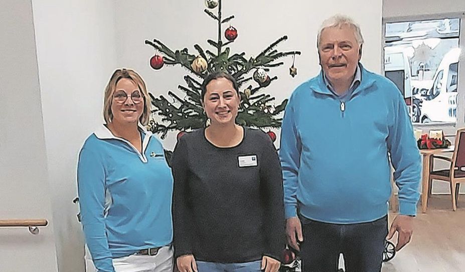 (v. l.) Silke Viebrock (PTA Geestland Apotheke), Pflegedienstleitung Karina Günther, Apotheker Lüder Lepenies (Inhaber Geestland Apotheke)