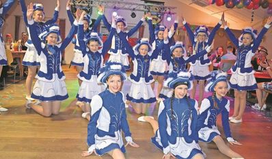 Die Funkengarde-Mädels freuen sich schon auf ihren großen Auftritt.