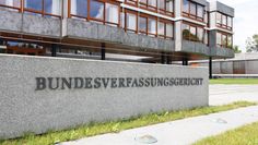 Das Bundesverfassungsgericht erkennt das ungeborene Leben von der Empfängnis an als eigenständiges, vom Grundgesetz geschütztes Rechtsgut an. Doch die Menschenwürde gilt für es nicht absolut.