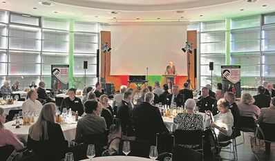 Viele Ehrenamtliche aus Osterholz-Scharmbeck bekamen von Bürgermeister Torsten Rohde Nadeln und Urkunden für ihre Tätigkeiten.