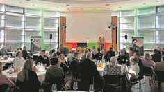 Viele Ehrenamtliche aus Osterholz-Scharmbeck bekamen von Bürgermeister Torsten Rohde Nadeln und Urkunden für ihre Tätigkeiten.