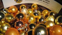 Worpswede. Von Anette Zühlke (Lions Worpswede)
Der Lions Club Worpswede „Paula Modersohn-Becker“ bittet um Unterstützung in Form von Weihnachtsbaumkugeln. Auch in diesem Jahr möchte der Club an die Tradition für den guten Zweck anknüpfen und freut sich über jede Spende. Die gespendeten Weihnachtsbaumkugeln können beim Osterholzer Anzeiger, Bahnhofstraße 58, Osterholz-Scharmbeck und beim Bremervörder Anzeiger, Alte Straße 73, Bremervörde abgegeben werden. Der Lions Club bedankt sich bereits im Voraus herzlich für die Mithilfe der Bevölkerung und freut sich auf zahlreiche Spenden, die zum Weihnachtsmarkt in der Music Hall vom 5. bis 7.Dezember angeboten werden.
Für weitere Informationen steht der Lions Club Worpswede „Paula Modersohn-Becker“ unter lions-worpswede.de zur Verfügung.