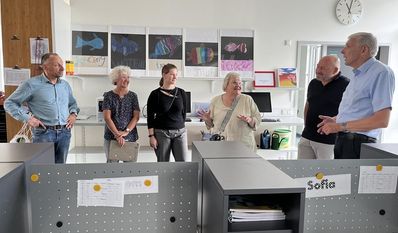 Eva Viehoff (dritte von rechts) im Gespräch mit Vertretern des Lernhauses und der Stadtverwaltung.