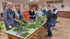 Beim „Kreativ-Angebot“ in Hollen kam bereits weihnachtliche Stimmung bei allen Teilnehmerinnen auf.